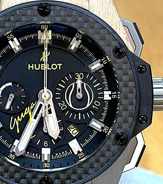 THERE’S A TENNIS BALL INSIDE THIS WATCH. 🎾⌚