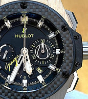 THERE’S A TENNIS BALL INSIDE THIS WATCH. 🎾⌚