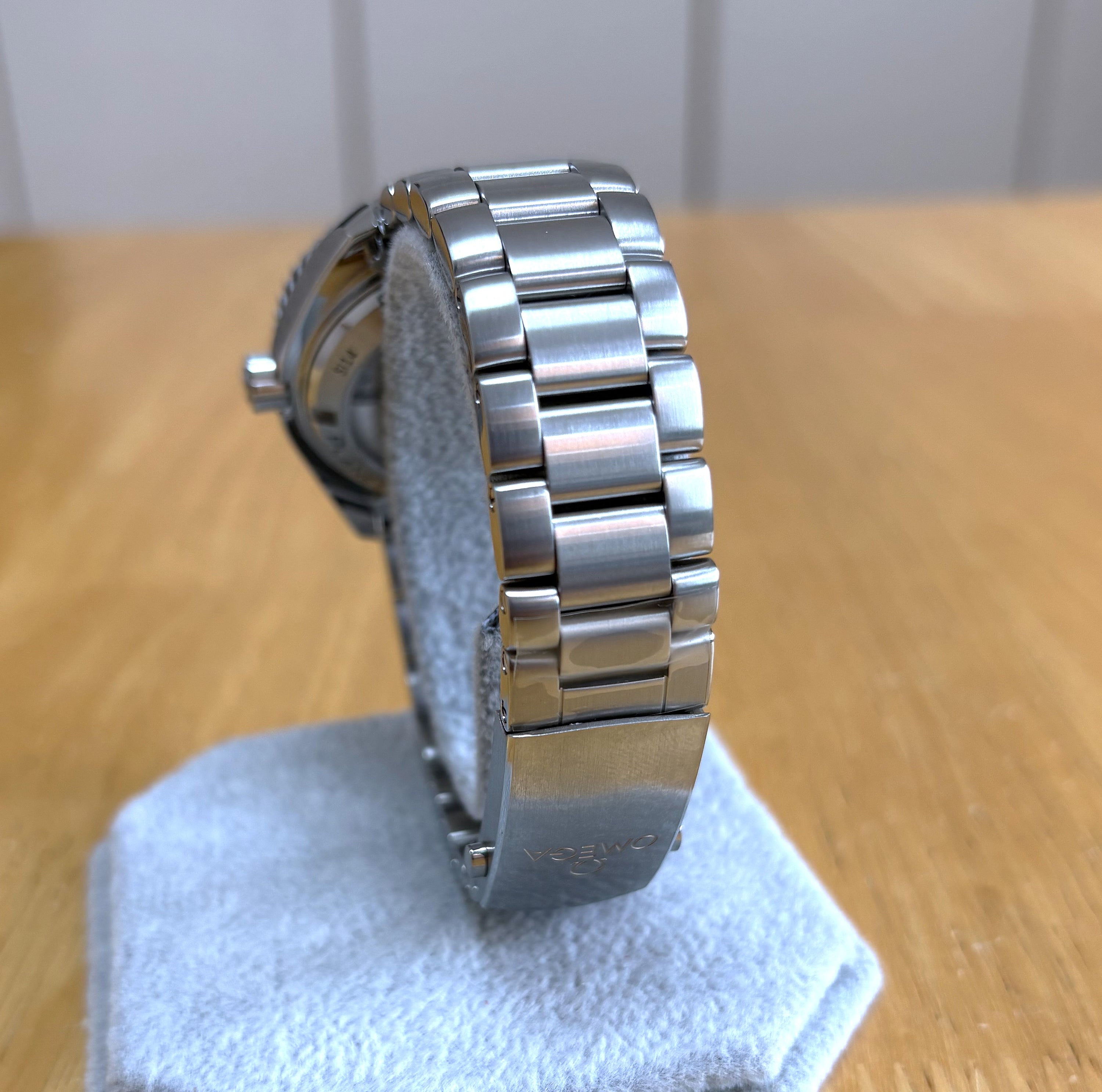 Omega Seamaster Planet Ocean 232.30.42.21.01.003 Unworn