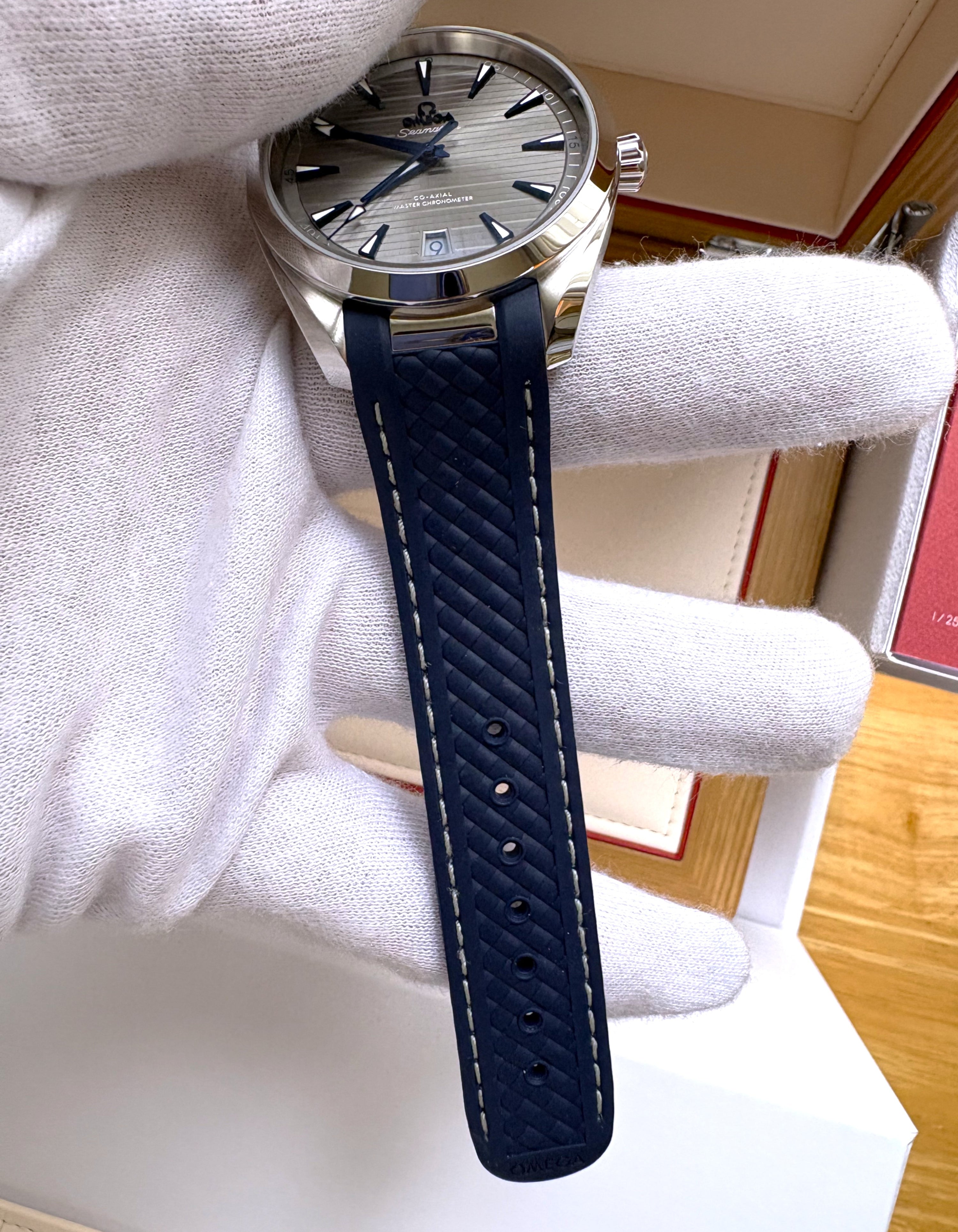 Omega Seamaster Aqua Terra 220.12.41.21.06.001 New Full Set