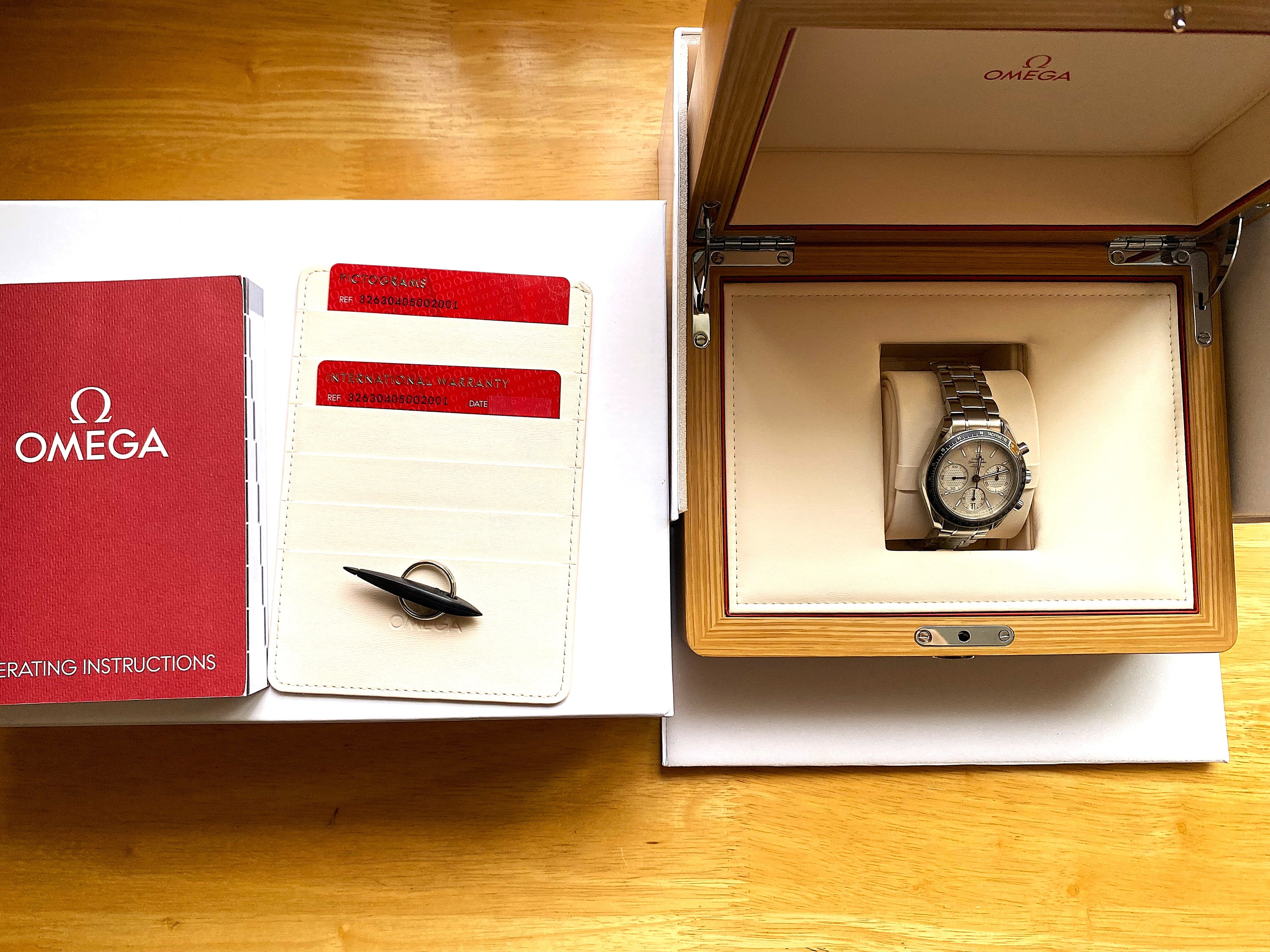 Omega Speedmaster Racing 326.30.40.50.02.001 (displayed item)