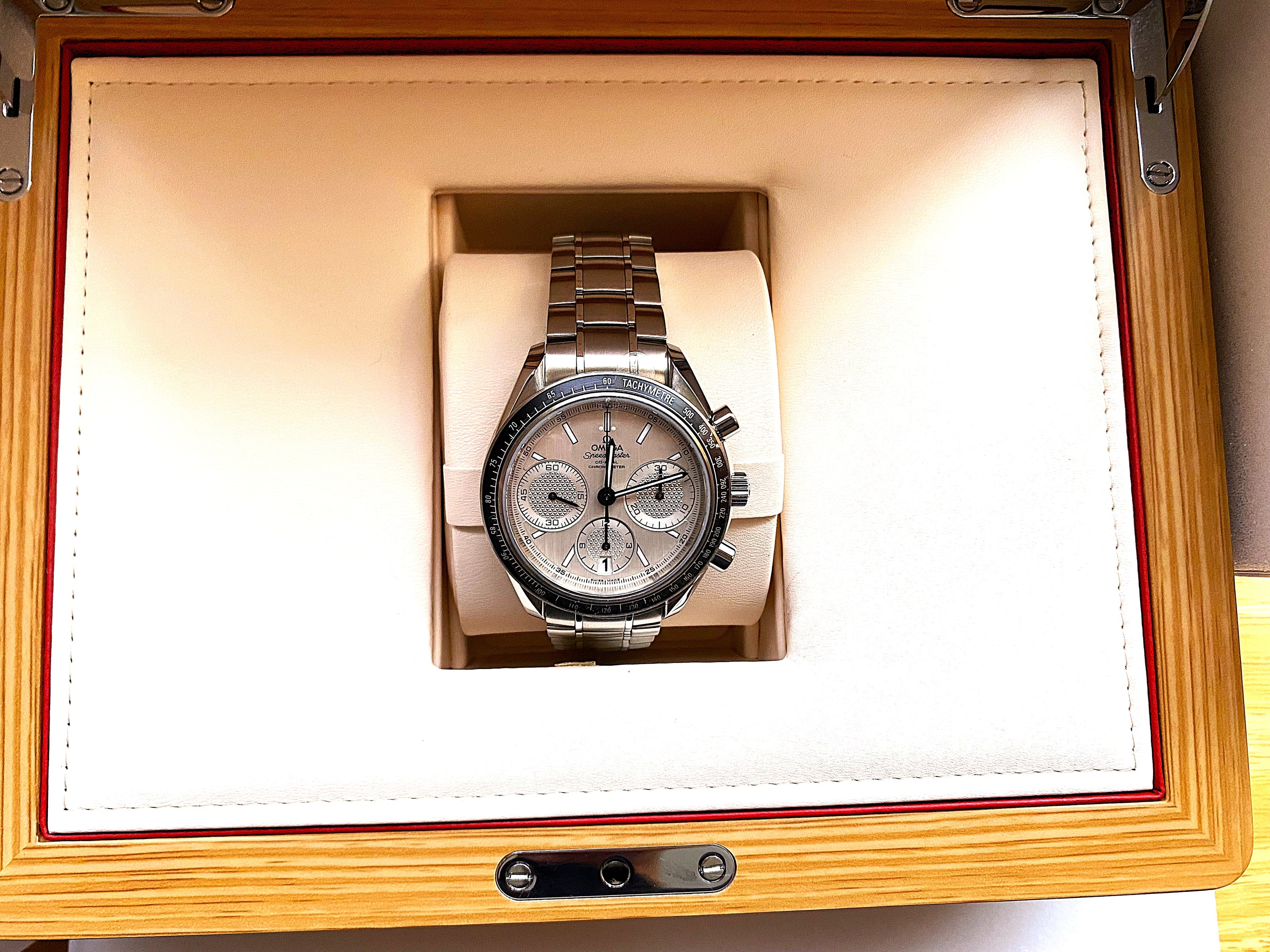 Omega Speedmaster Racing 326.30.40.50.02.001 (displayed item)