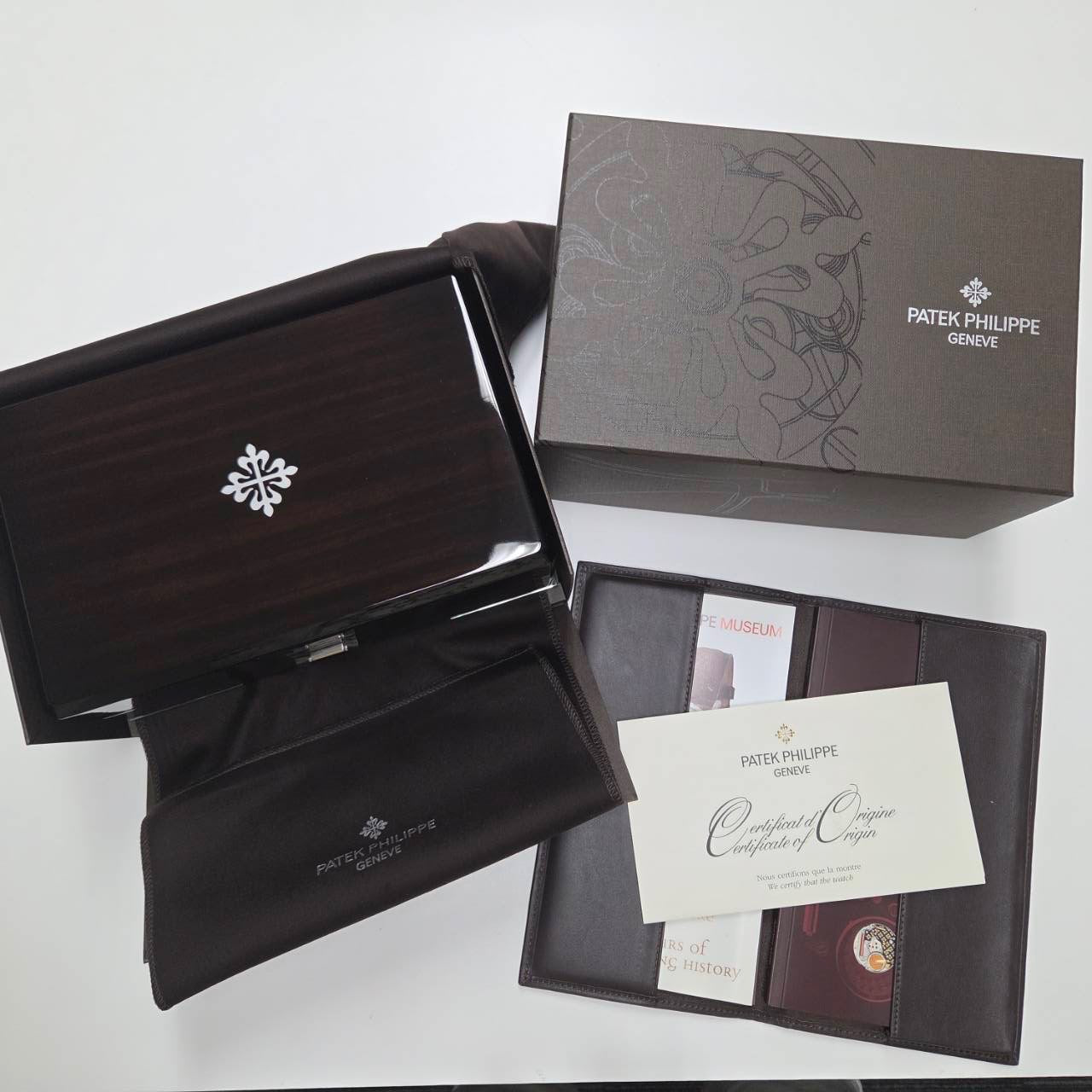 Patek Philippe Twenty-4 4920R-001 Unworn / Full Set