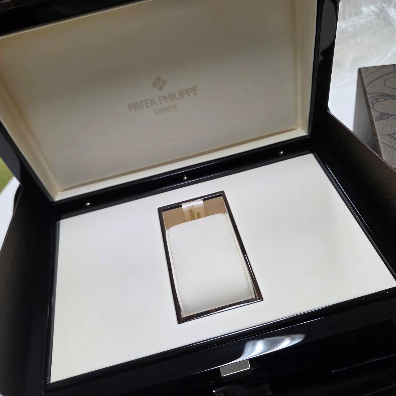 Patek Philippe Twenty-4 4920R-001 Unworn / Full Set