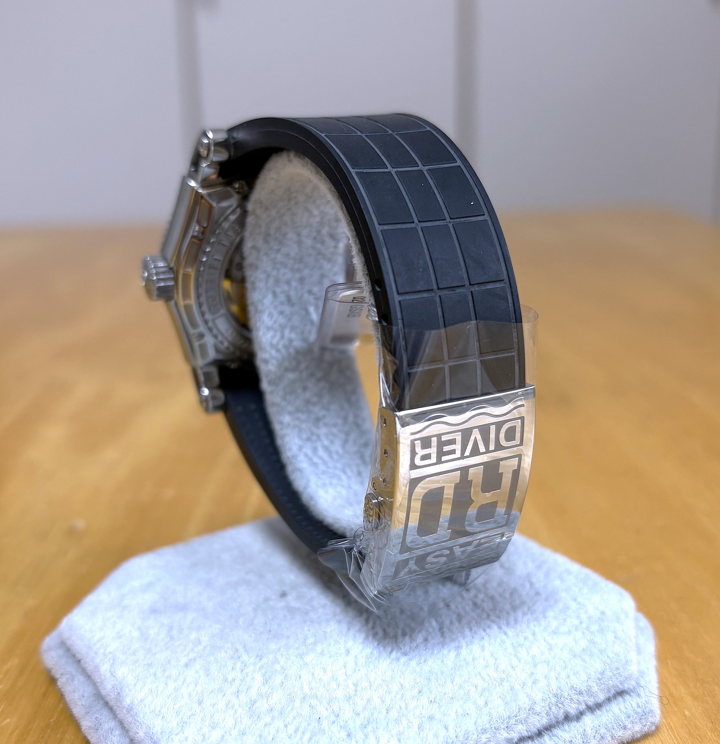 ロジェ・デュブイ シンパシー イージーダイバー SE40.14.9/0 K9.53R SS/WG — NOS / フルセット — 40mm