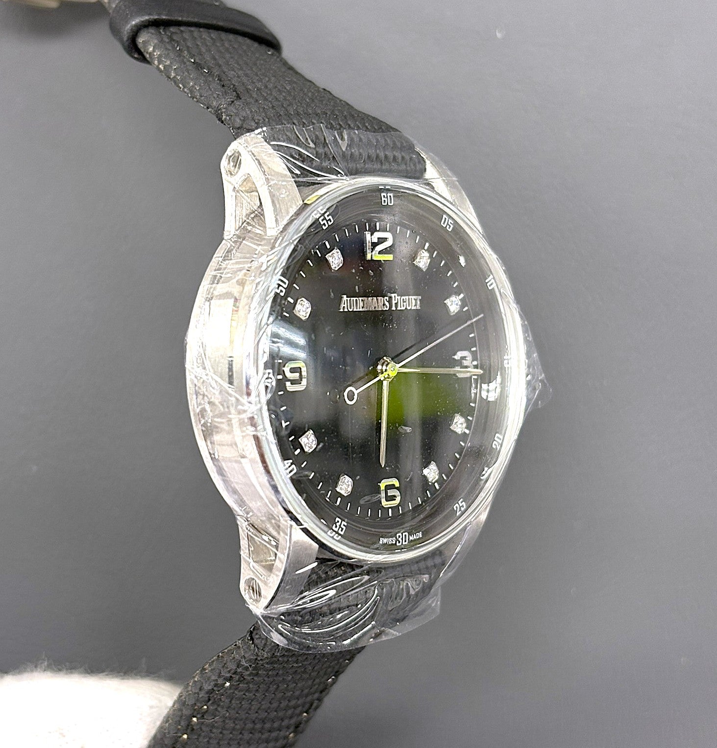 Audemars Piguet Very Good Condition 15210.BC.OO.A002KB.02 Full Set