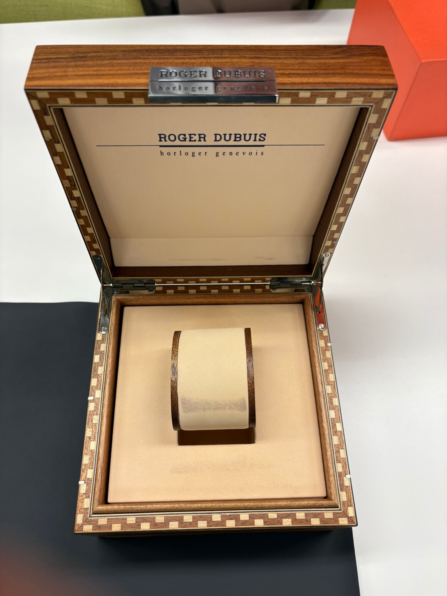 Roger Dubuis Sympathie SY34 21 5 N9:RD — NOS (New Old Stock) / Full Set Unworn