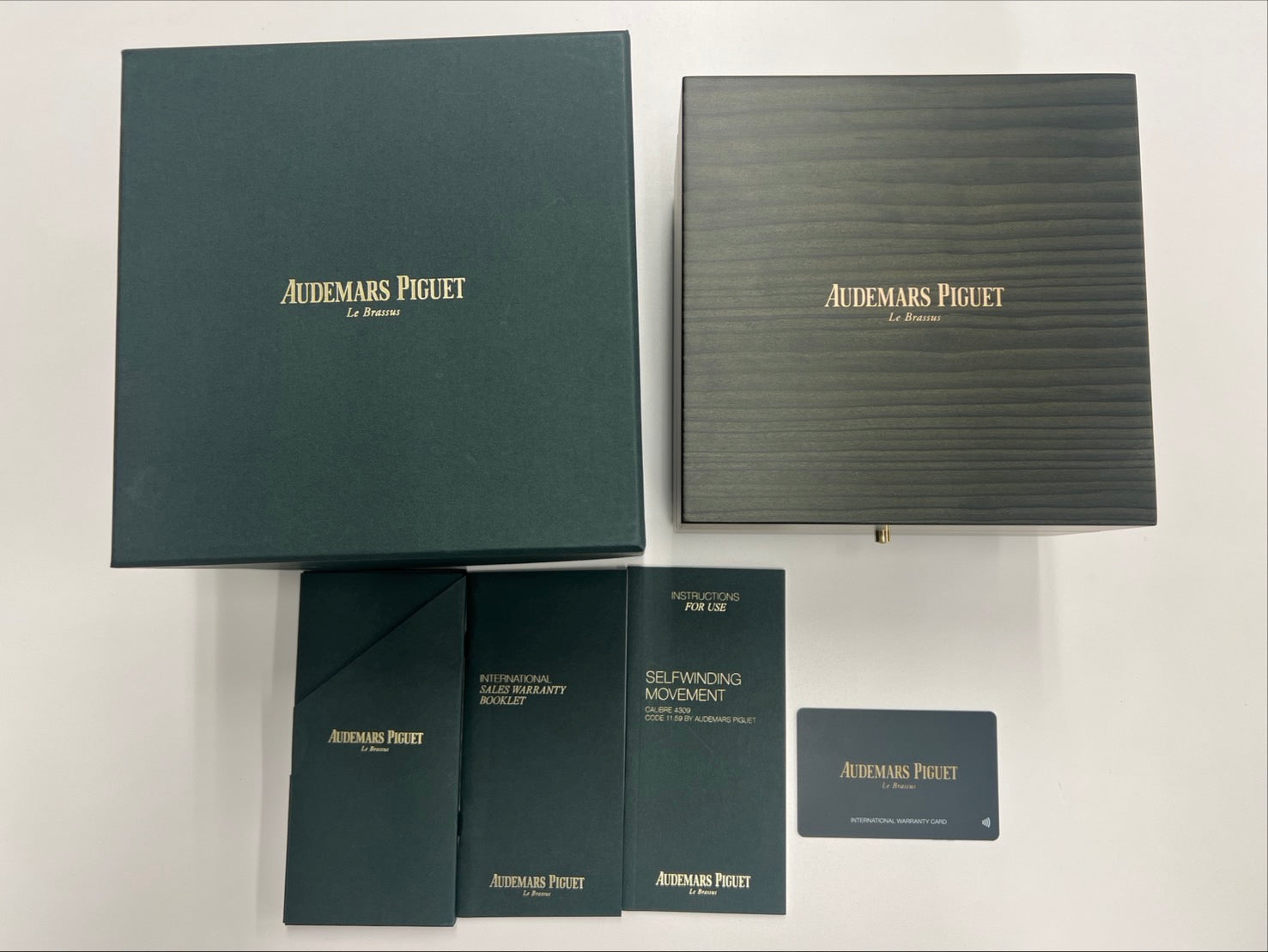 Audemars Piguet Very Good Condition 15210.BC.OO.A002KB.02 Full Set