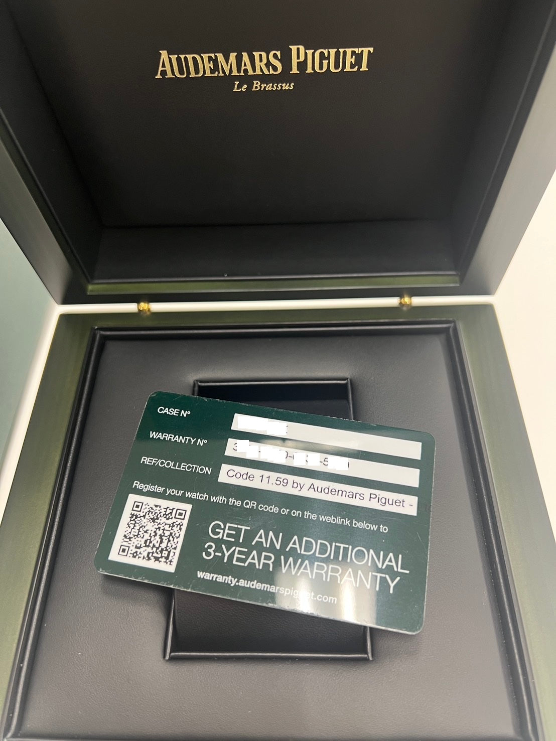 Audemars Piguet Very Good Condition 15210.BC.OO.A002KB.02 Full Set