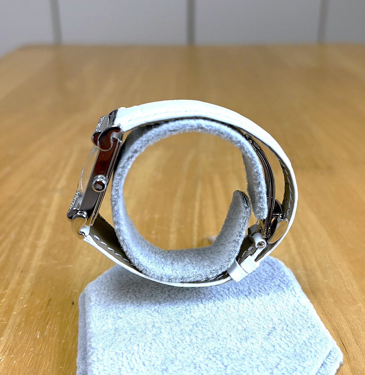 Audemars Piguet Canape Quartz with Diamonds 67381BC/Z/0001CR/01 (used condition)