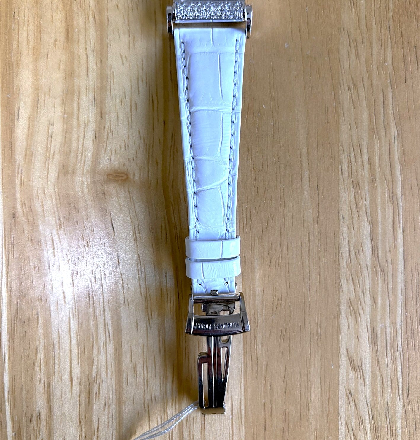 Audemars Piguet Canape Quartz with Diamonds 67381BC/Z/0001CR/01 (used condition)