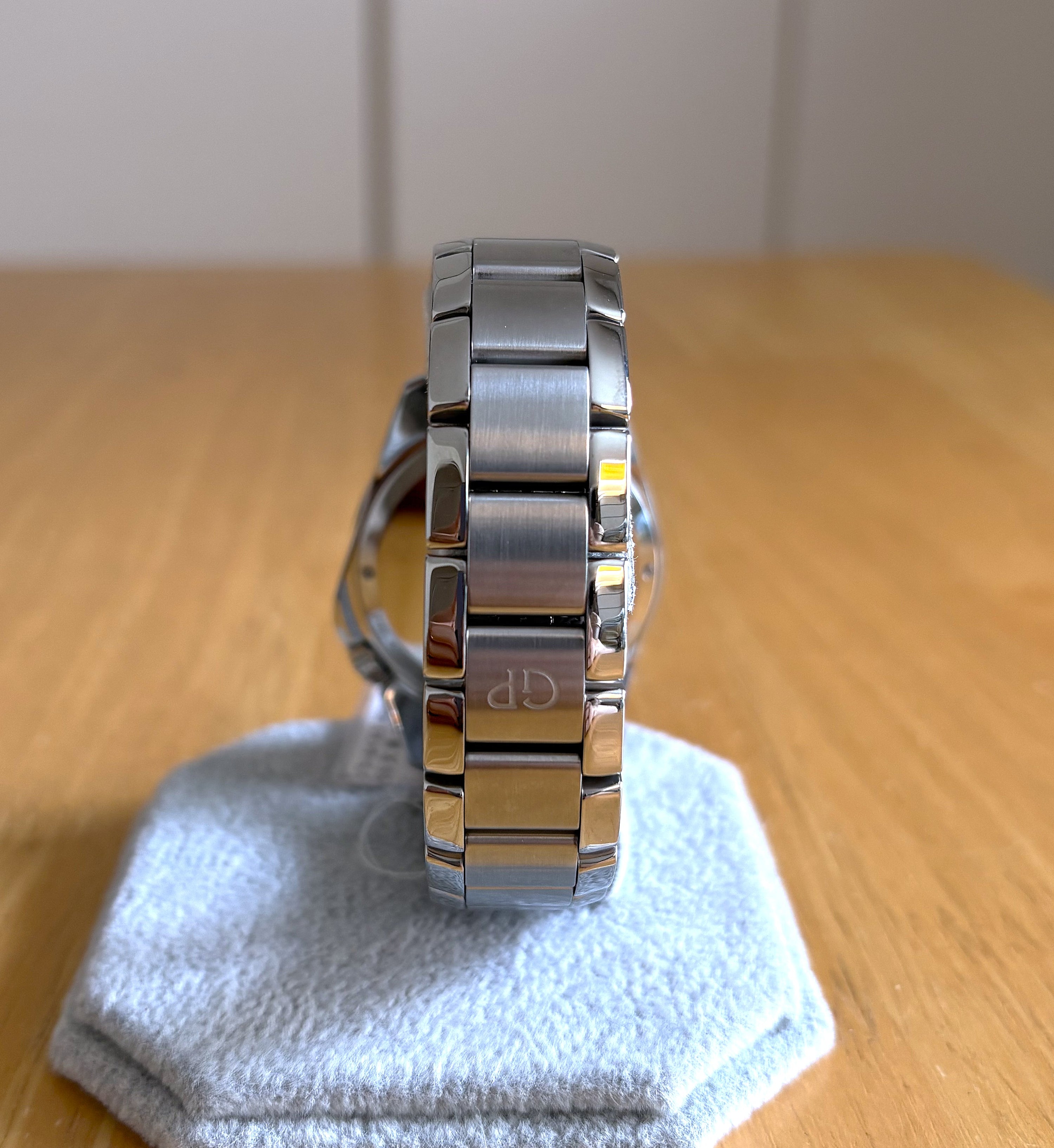 Girard Perregaux Sea Hawk II 49920.1.11.6146 Unworn / Full Set